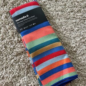 🌊🌊 Nomadix Vibrant Stripes Towel